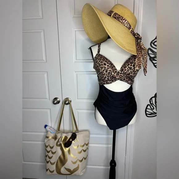 Super Cute Cutout One Piece Swimsuit with Tummy Control - Picture 2 of 16